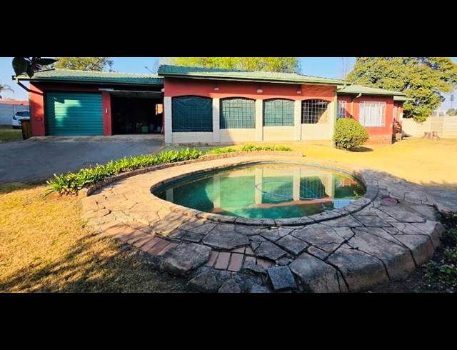 3 BEDROOM HOUSE FOR SALE IN RHODESFIELD
